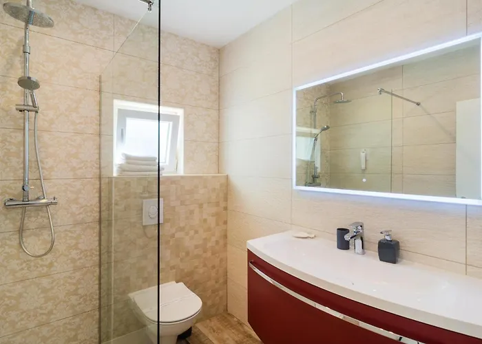 2 Bedroom Lovely In Hvar Lägenhet