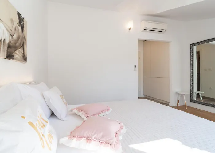 Apartment 2 Bedroom Lovely In Hvar *