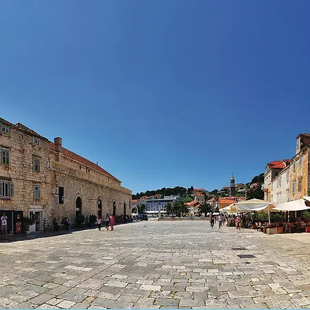 2 Bedroom Lovely In Hvar *
