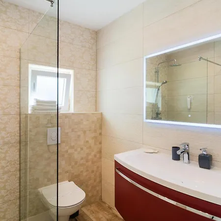 2 Bedroom Lovely In Hvar Apartman